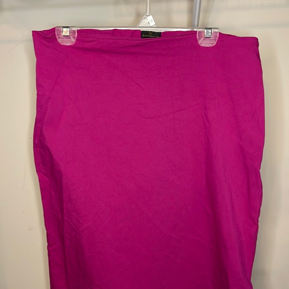 Pink fitted skirt